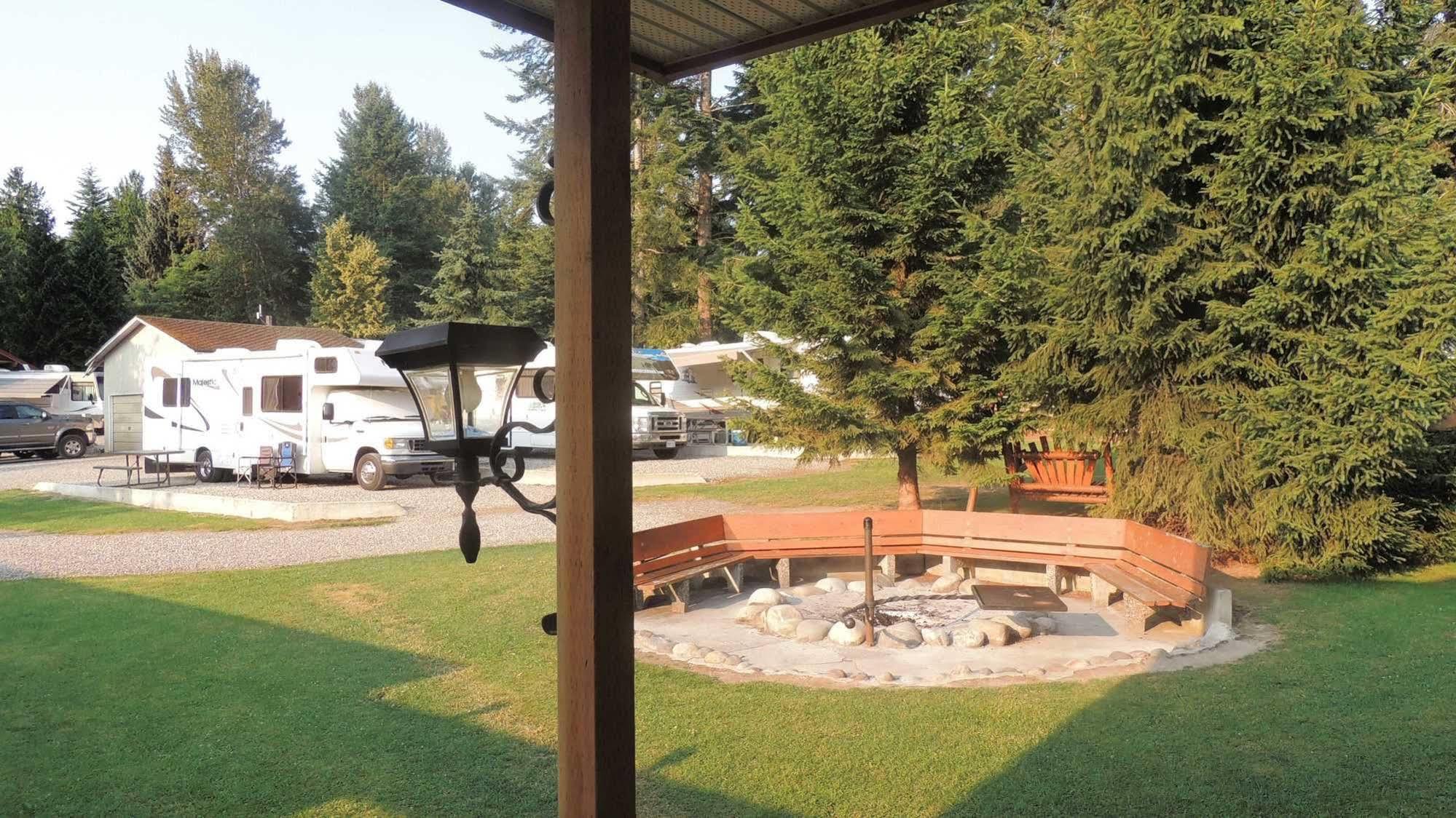 Viewpoint Rv & Cottages 새먼암 외부 사진